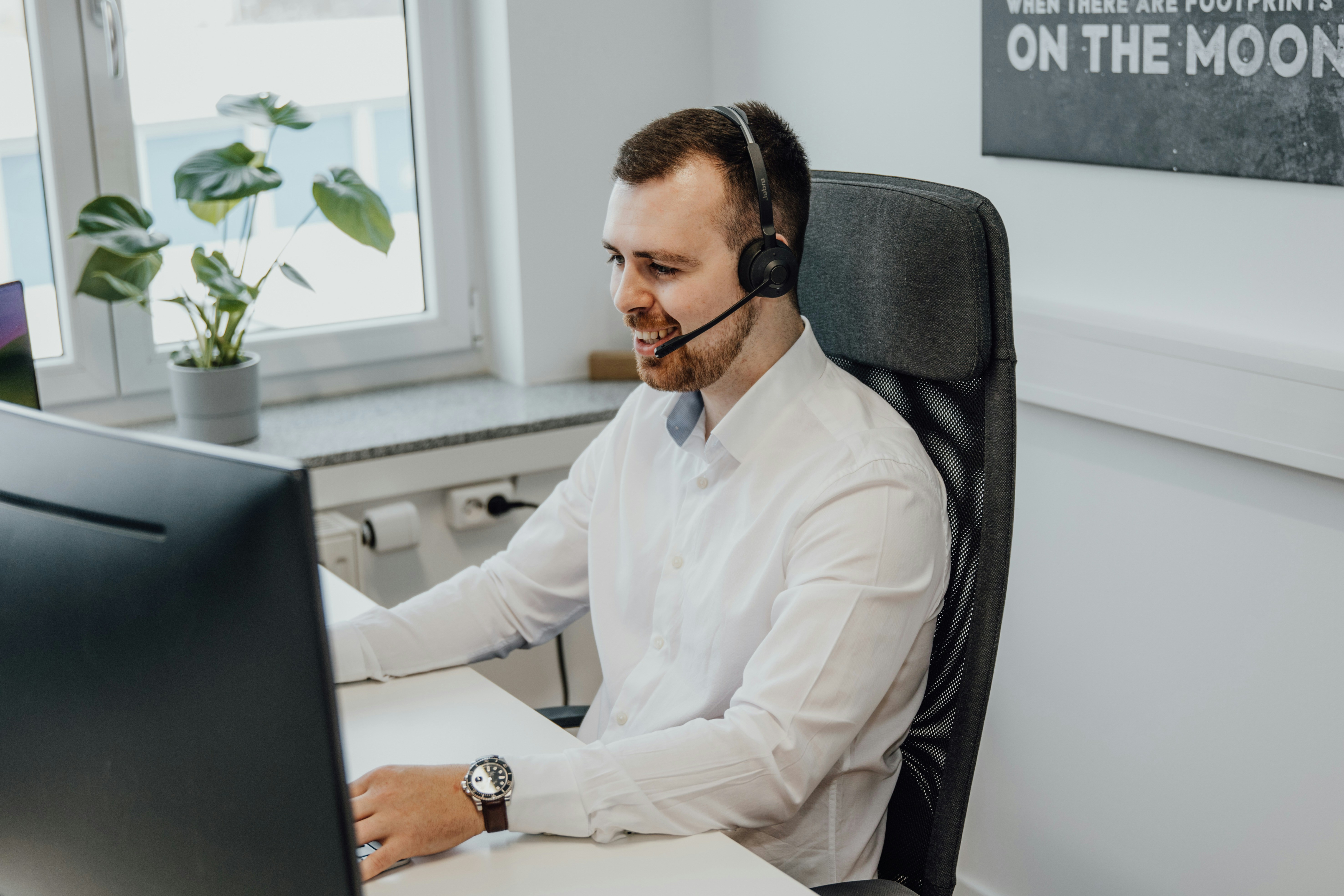 A friendly call center agent with a headset, representing AI voice assistance.